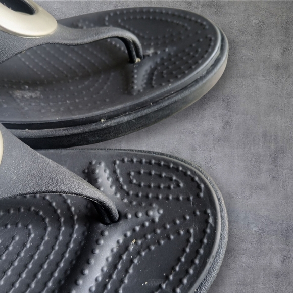 CROCS Thong O Ring Black Sandals Women's Size 10 - Picture 5 of 7